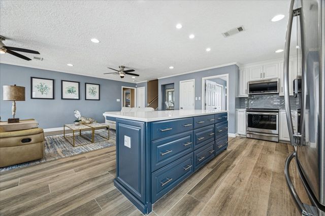 1815 Tiki Drive, Tiki Island, TX 77554