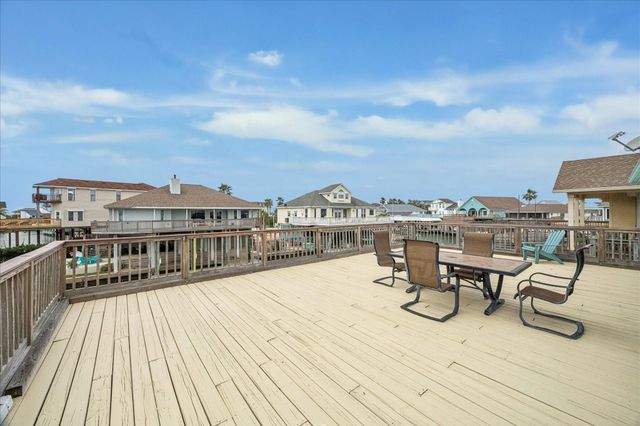 1815 Tiki Drive, Tiki Island, TX 77554