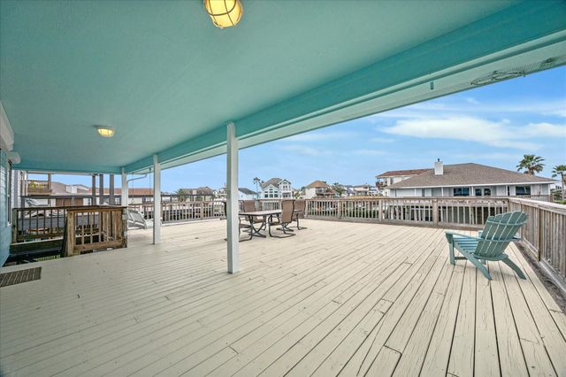 1815 Tiki Drive, Tiki Island, TX 77554