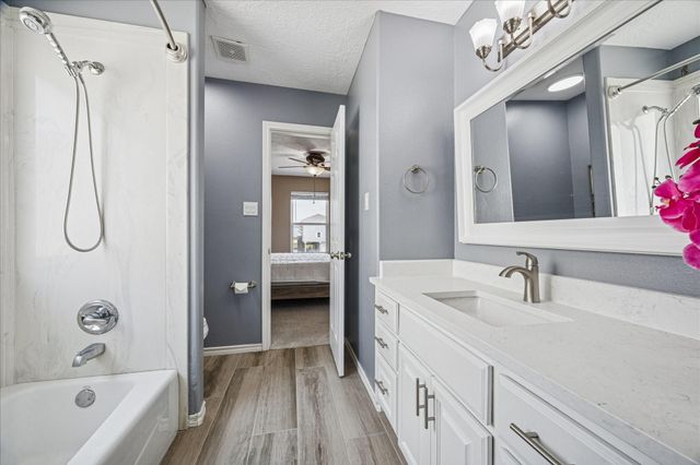 1815 Tiki Drive, Tiki Island, TX 77554