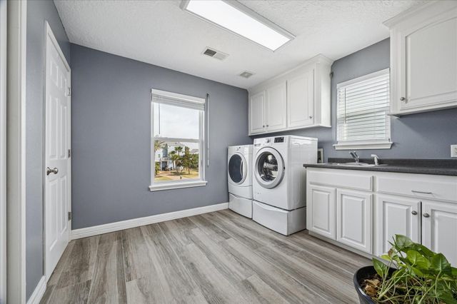 1815 Tiki Drive, Tiki Island, TX 77554