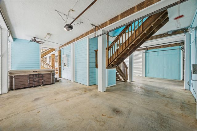 1815 Tiki Drive, Tiki Island, TX 77554