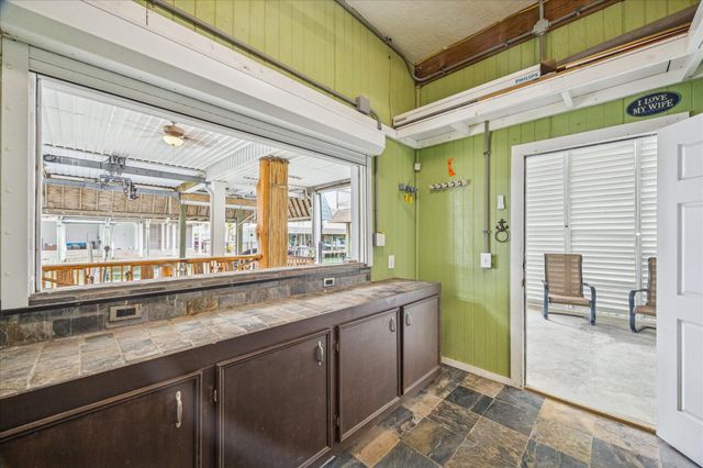 1815 Tiki Drive, Tiki Island, TX 77554