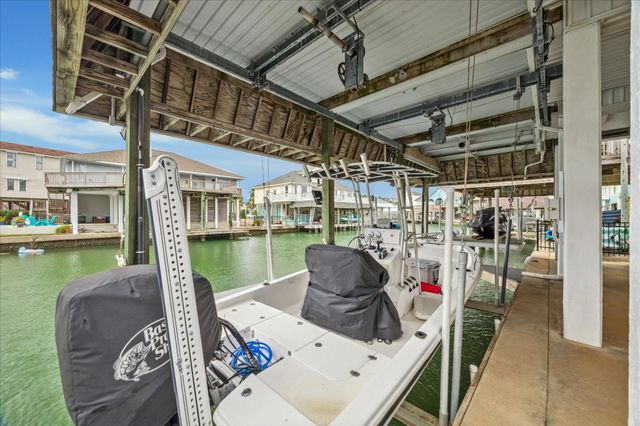 1815 Tiki Drive, Tiki Island, TX 77554