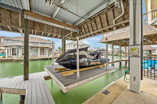 1815 Tiki Drive, Tiki Island, TX 77554