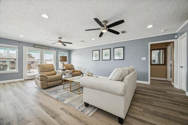 1815 Tiki Drive, Tiki Island, TX 77554