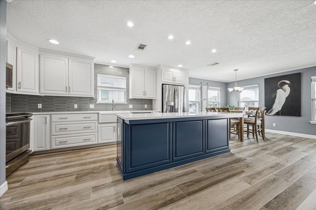 1815 Tiki Drive, Tiki Island, TX 77554