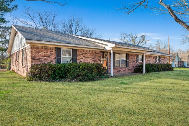 410 S Bois Darc Street, Blossom, TX 75416