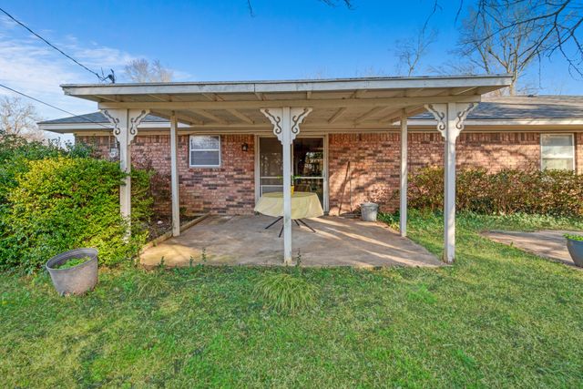 410 S Bois Darc Street, Blossom, TX 75416