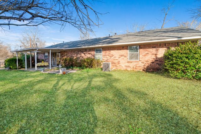 410 S Bois Darc Street, Blossom, TX 75416