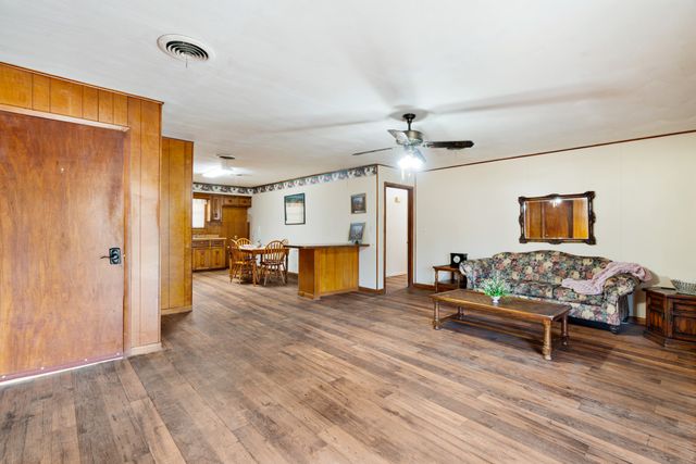 410 S Bois Darc Street, Blossom, TX 75416