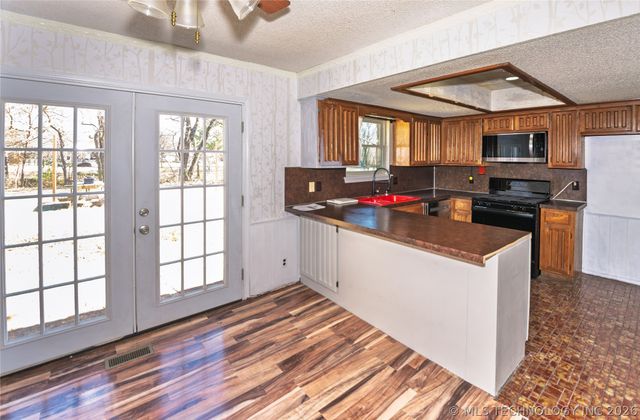 6137 S 219th East Avenue, Broken Arrow, OK 74014