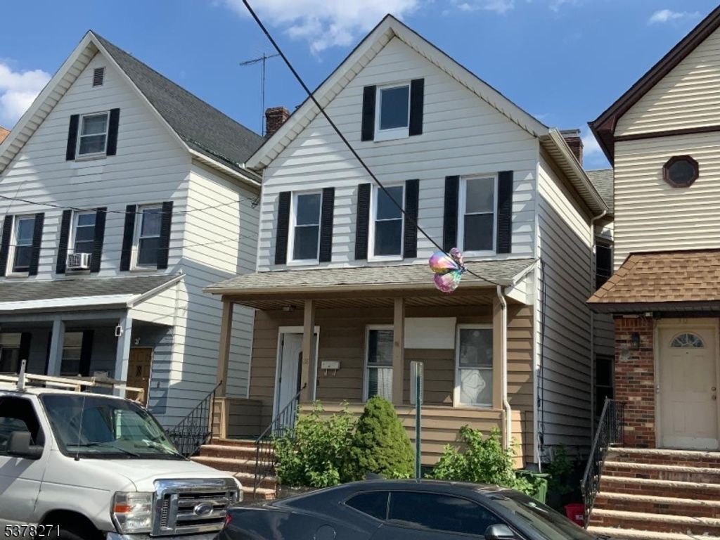 28 Niles St, Elizabeth City, NJ 07202