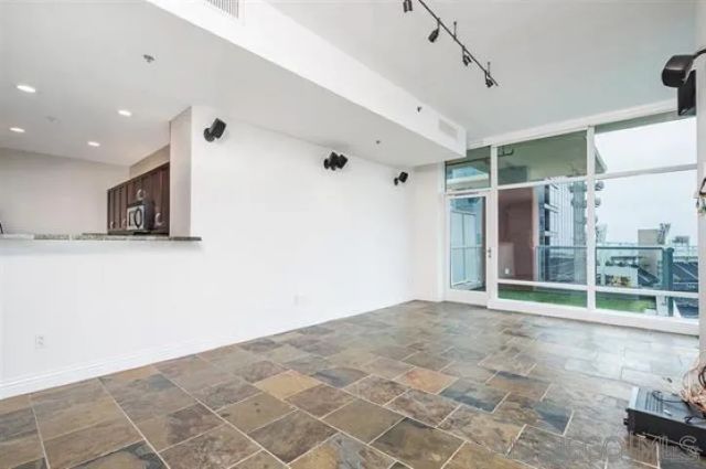 427 9th Ave 1402, San Diego, CA 92101