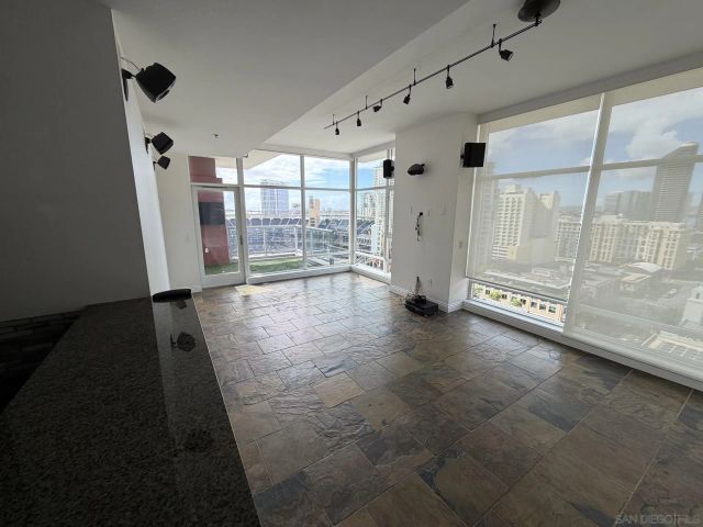 427 9th Ave 1402, San Diego, CA 92101