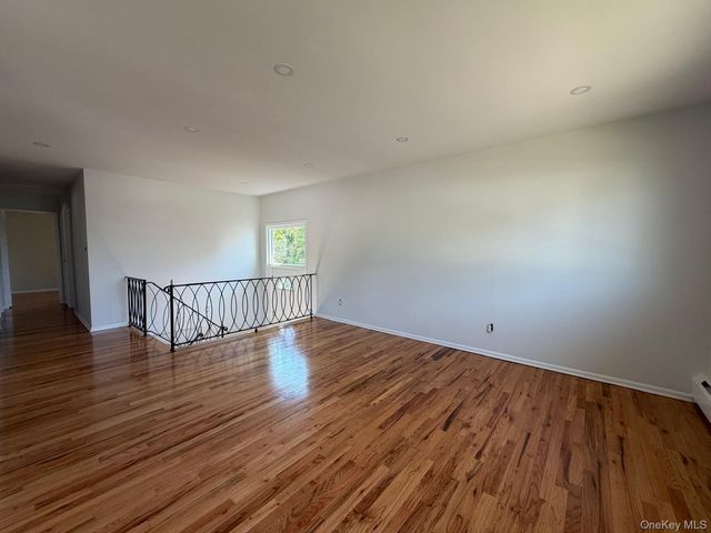 65 Florida Avenue, Island Park, NY 11558