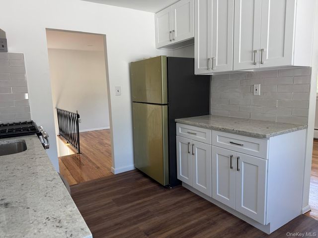 65 Florida Avenue, Island Park, NY 11558