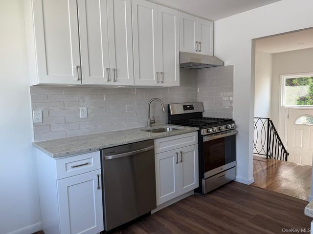 65 Florida Avenue, Island Park, NY 11558