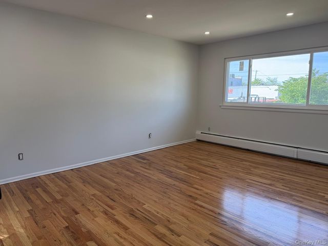 65 Florida Avenue, Island Park, NY 11558