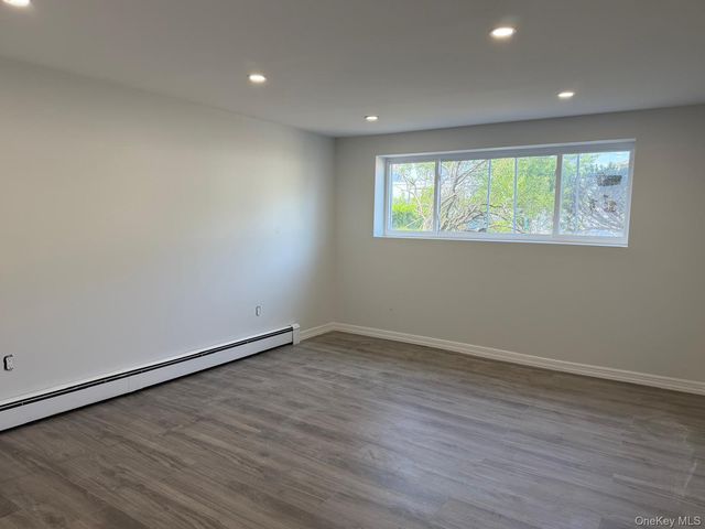 65 Florida Avenue, Island Park, NY 11558