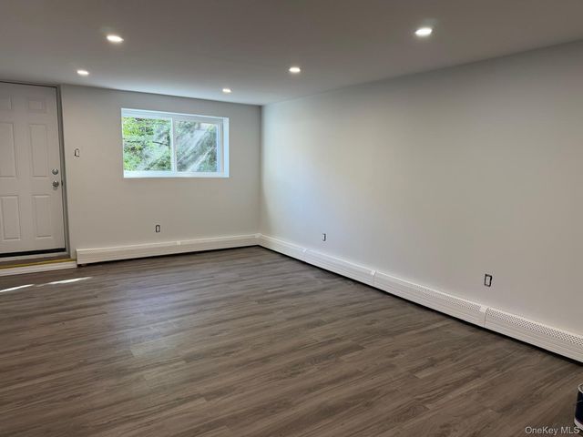 65 Florida Avenue, Island Park, NY 11558