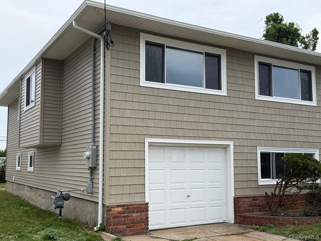 65 Florida Avenue, Island Park, NY 11558