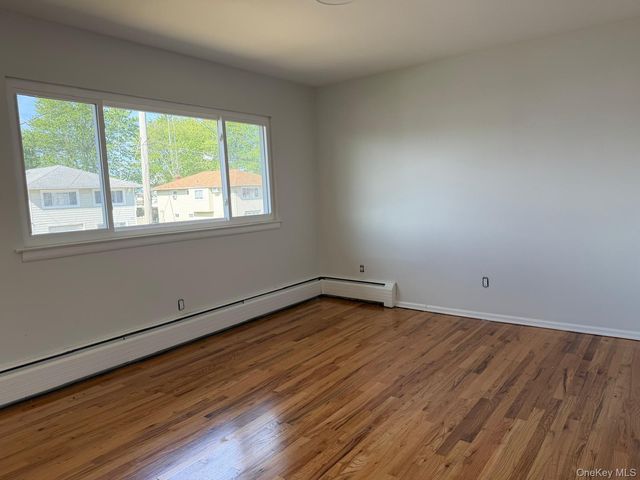 65 Florida Avenue, Island Park, NY 11558