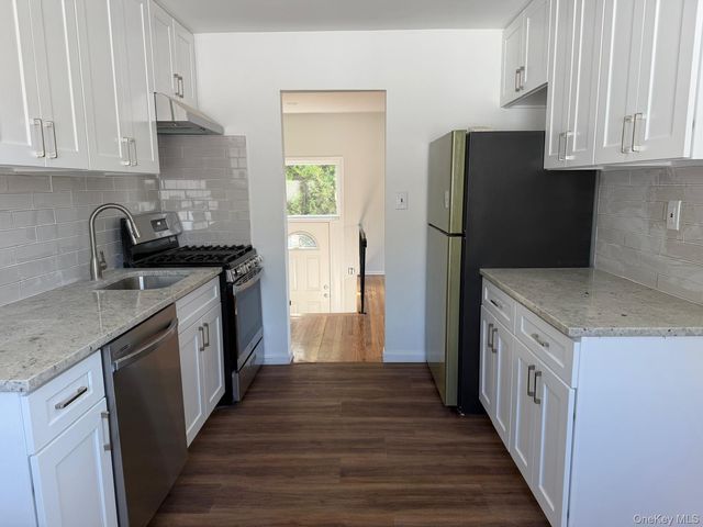 65 Florida Avenue, Island Park, NY 11558