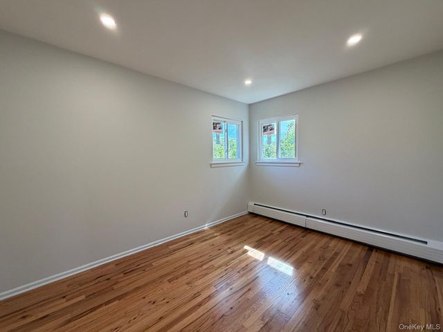 65 Florida Avenue, Island Park, NY 11558
