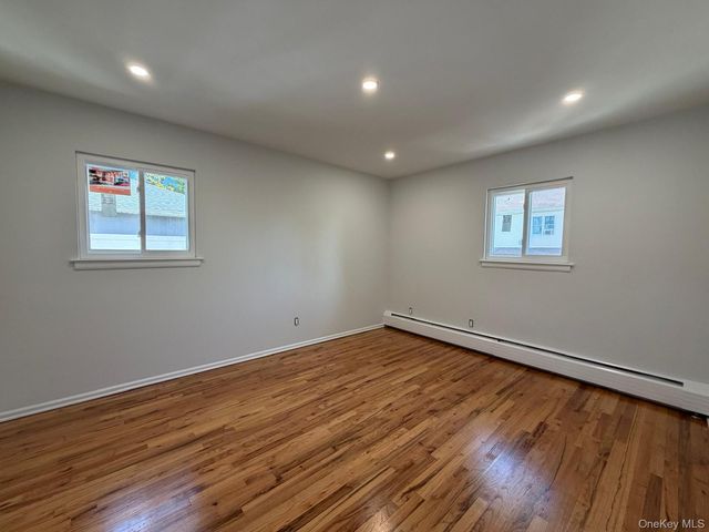 65 Florida Avenue, Island Park, NY 11558