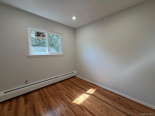 65 Florida Avenue, Island Park, NY 11558