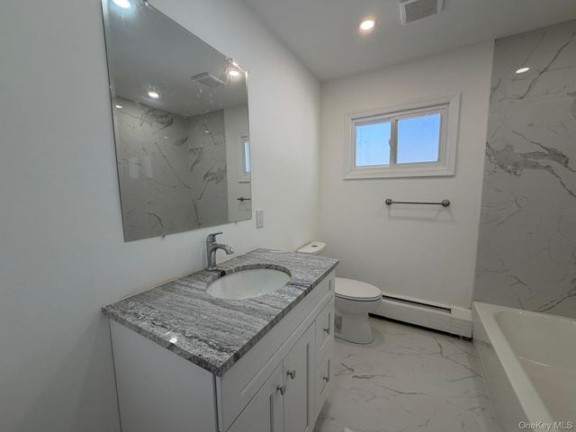 65 Florida Avenue, Island Park, NY 11558
