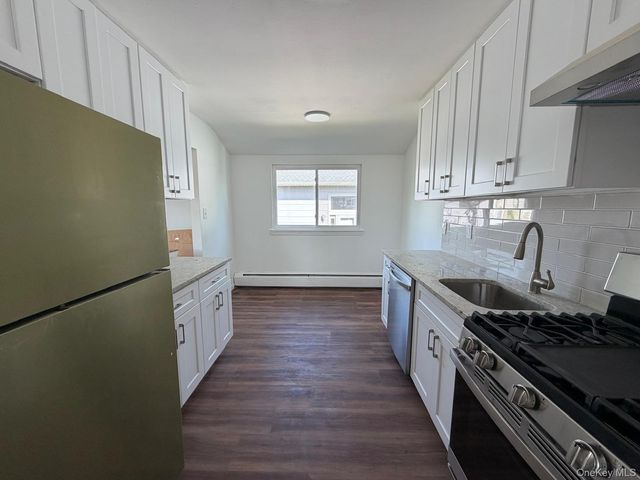 65 Florida Avenue, Island Park, NY 11558