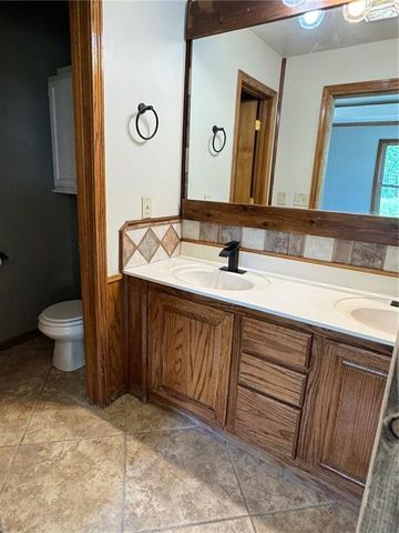 30904 Pressonville Road, Paola, KS 66071