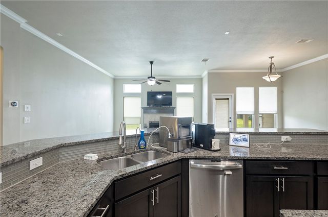 7514 Dr Hector P Garcia Dr, Corpus Christi, TX 78414