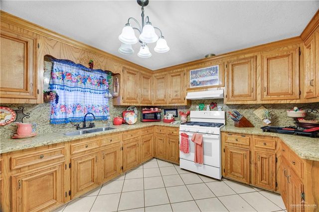 695 N El Paisano Road, Rio Grande City, TX 78582