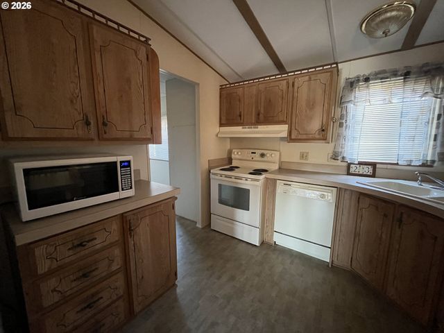 100 RIVER BEND Rd 23, Reedsport, OR 97467