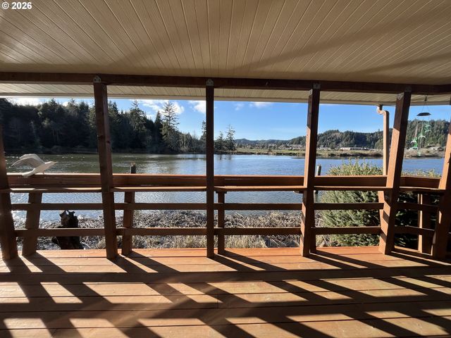 100 RIVER BEND Rd 23, Reedsport, OR 97467