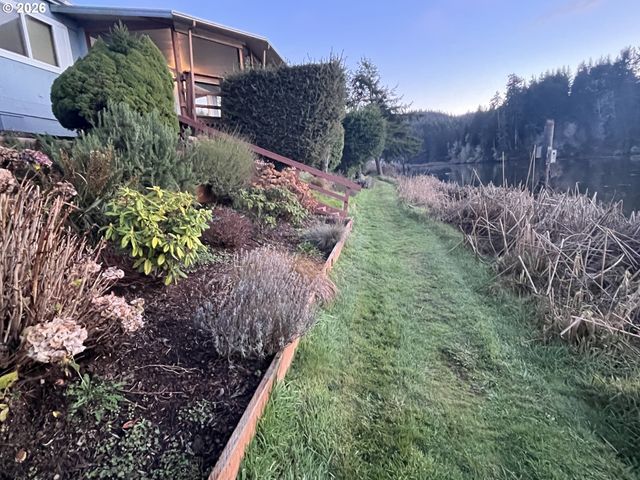 100 RIVER BEND Rd 23, Reedsport, OR 97467
