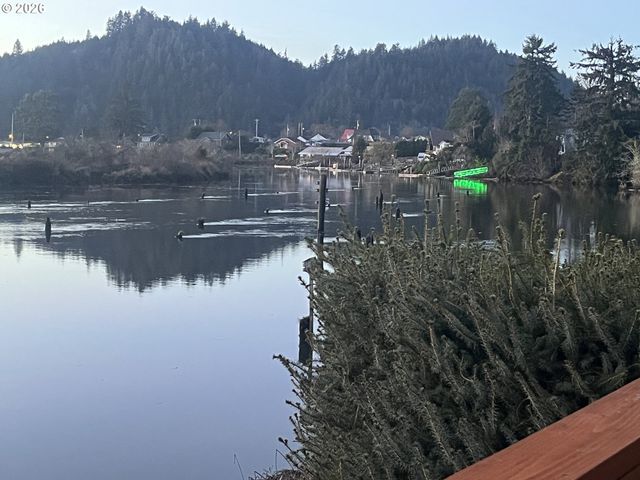 100 RIVER BEND Rd 23, Reedsport, OR 97467