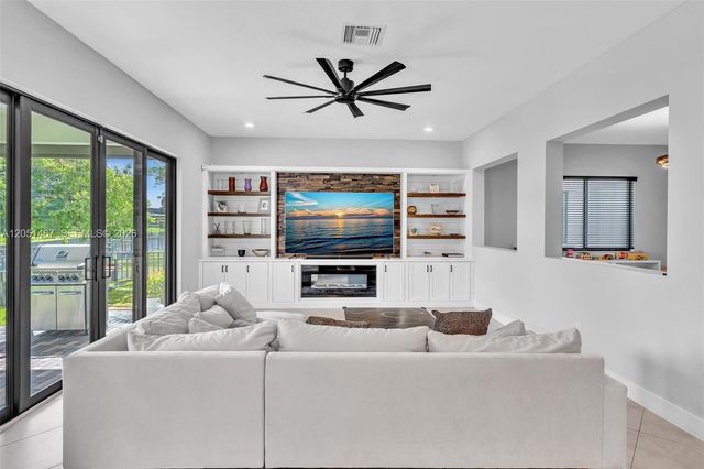 10855 Pacifica Way, Parkland, FL 33076