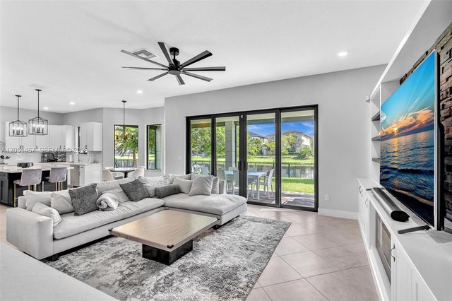 10855 Pacifica Way, Parkland, FL 33076