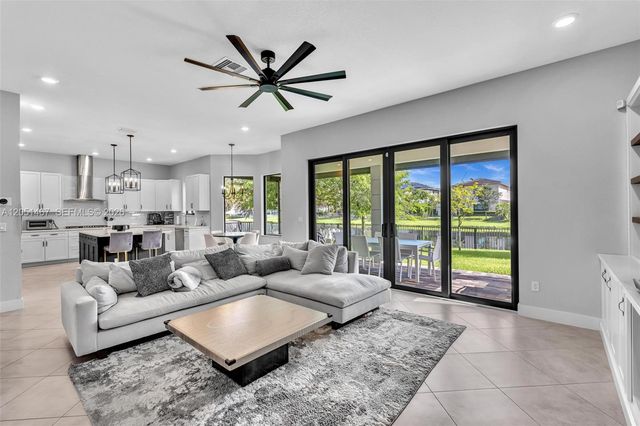 10855 Pacifica Way, Parkland, FL 33076