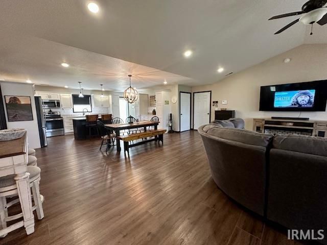 140 Knotting Hill Dr, Springville, IN 47462