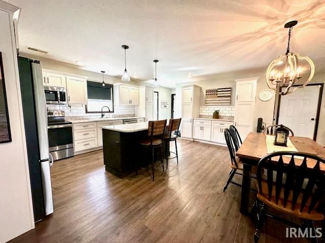 140 Knotting Hill Dr, Springville, IN 47462