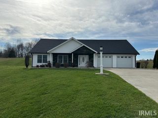 140 Knotting Hill Dr, Springville, IN 47462