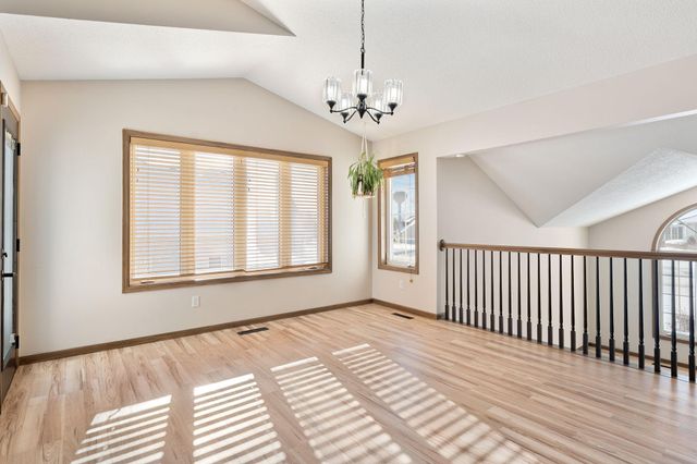 709 Greenhaven Lane NE, Owatonna, MN 55060