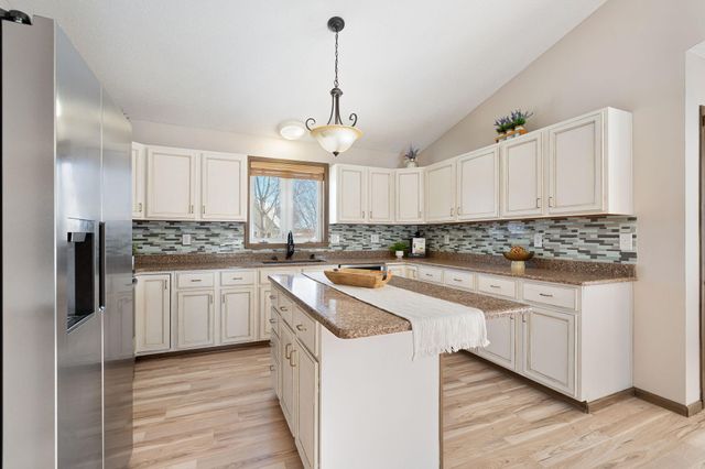 709 Greenhaven Lane NE, Owatonna, MN 55060