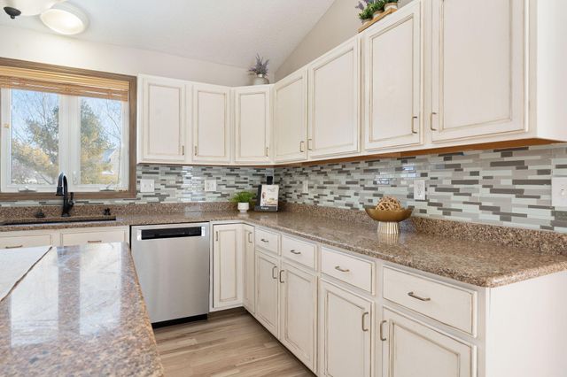 709 Greenhaven Lane NE, Owatonna, MN 55060