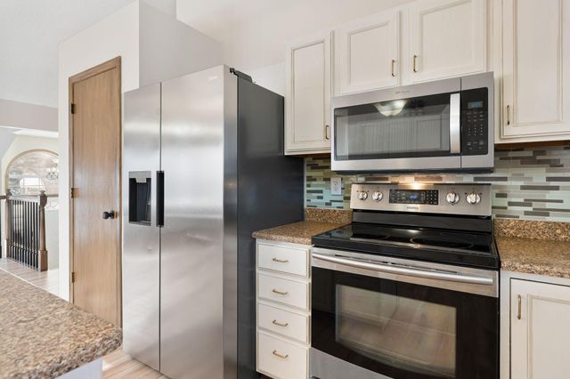 709 Greenhaven Lane NE, Owatonna, MN 55060